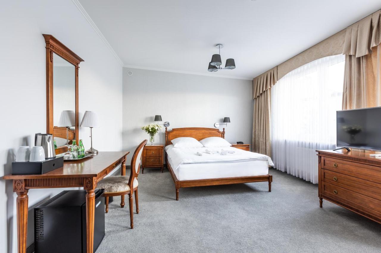 Hotel Pod Zlota Roza Kielce Exteriör bild