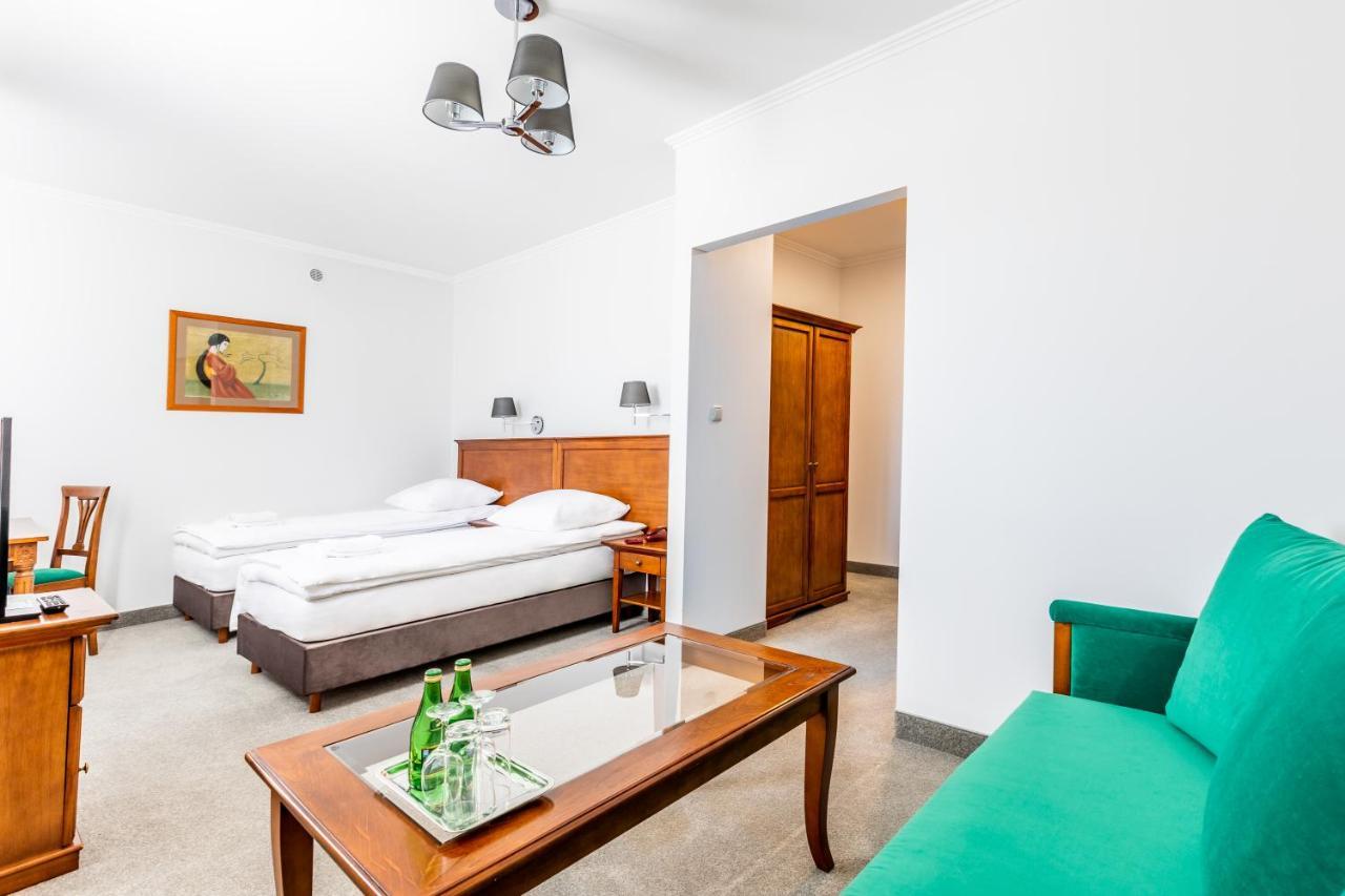 Hotel Pod Zlota Roza Kielce Exteriör bild