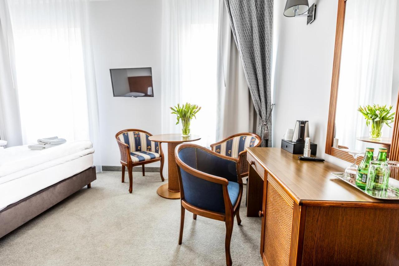 Hotel Pod Zlota Roza Kielce Exteriör bild