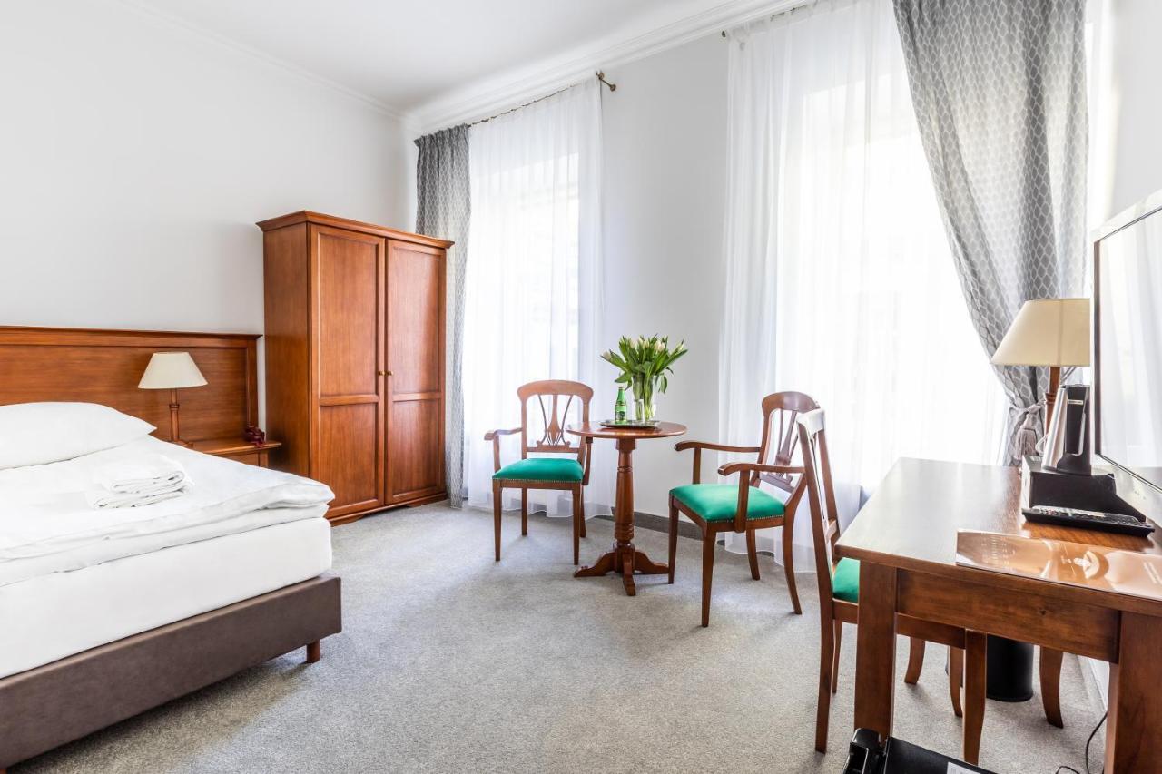 Hotel Pod Zlota Roza Kielce Exteriör bild