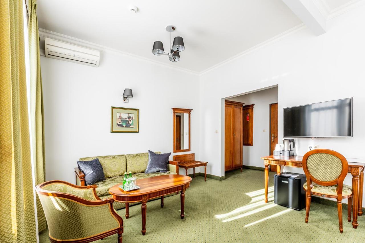 Hotel Pod Zlota Roza Kielce Exteriör bild