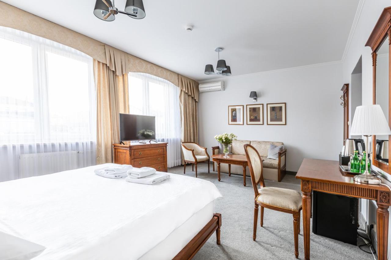 Hotel Pod Zlota Roza Kielce Exteriör bild