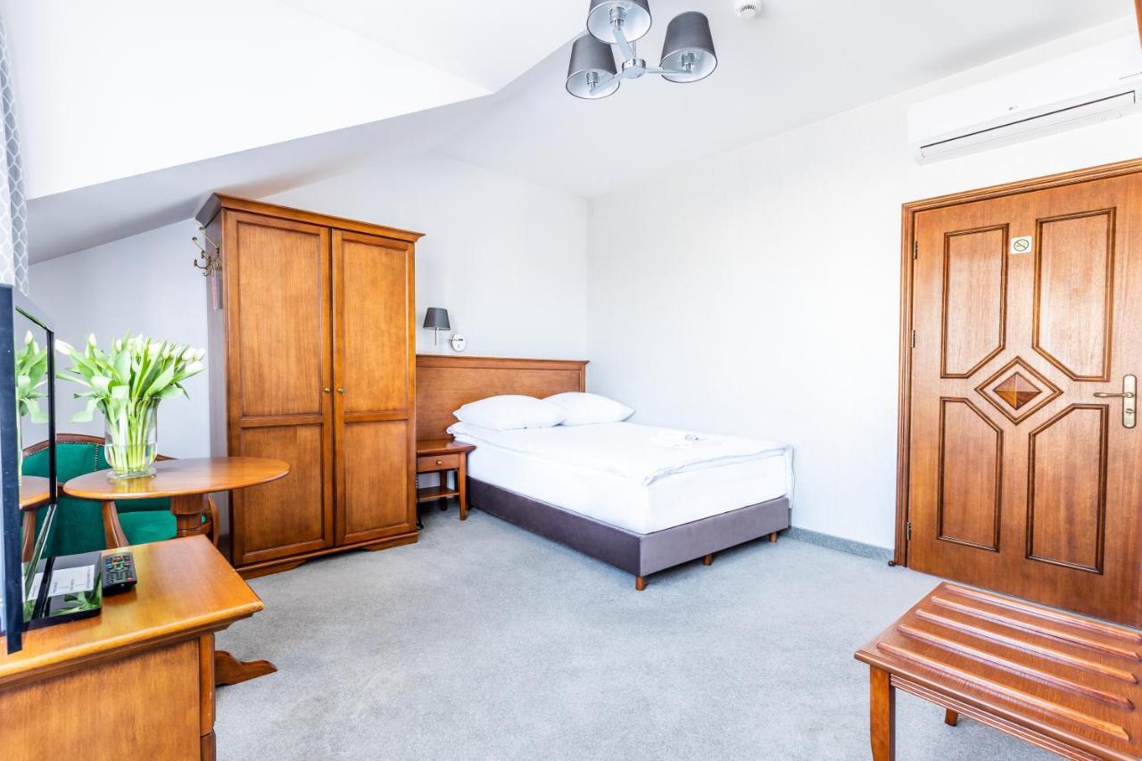 Hotel Pod Zlota Roza Kielce Rum bild